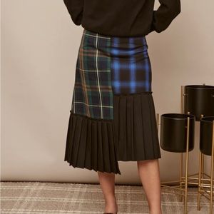 NWT size small plaid pleated Portrait skirt.